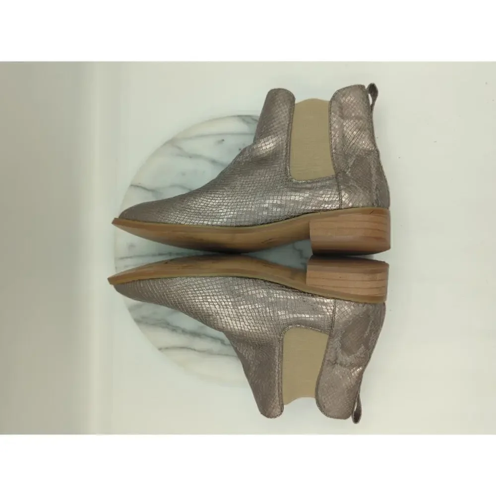 Vanessa Wu Booties Woman's 38/7.5 Silver‎ Metallic Snake Skin Shiny Boho